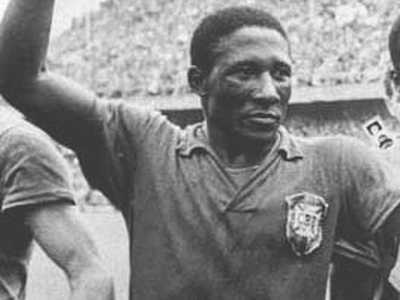 2) Djalma Santos - Brasile